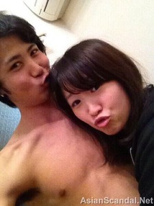 可愛的日本情侶性愛色情照片和視頻