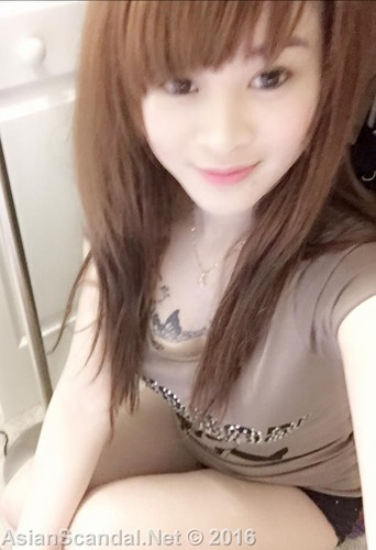 Cute Vietnamese girl 19 years naked public video was posted on Facebook