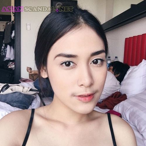 Singaporean Ex Girlfriend Sucking Cock on Home Video