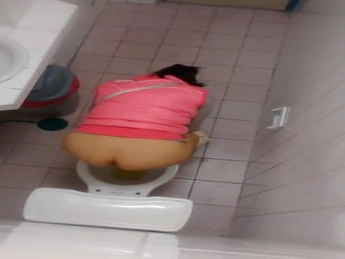 Voyeur Girls Toilet Cam - Voyeur yung college girl ass capture in toilet secret camera ...