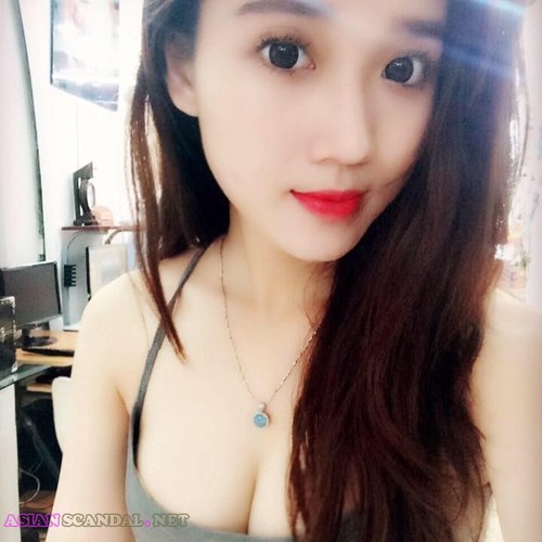 [Sockenskandal] Perfekte nackte asiatische Freundin mit natürlichen Brüsten