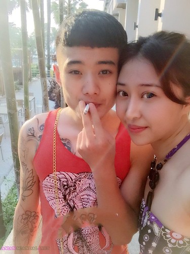 중국 소녀 왕 Dongyao는 문신 남자 2를 구입했습니다.