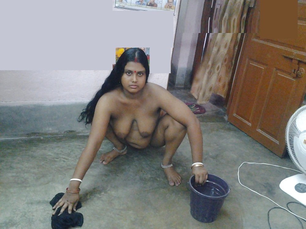 Indian maid pissing