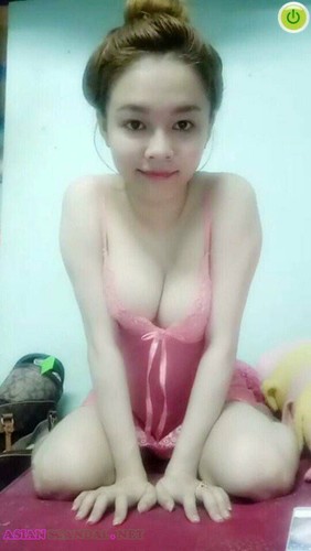 Asian Beauty Lam Hang Nude Livestream On Facebook