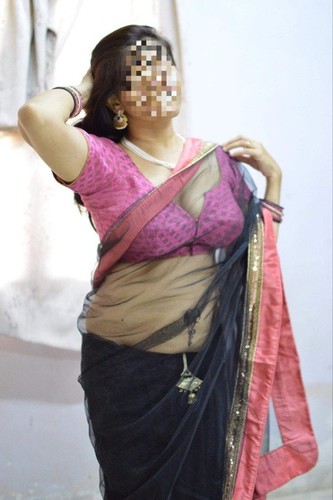 Desi Hot Assam Bhabhi Exposed Deep Navel Sexy Saree Picture Aunties Nude Club