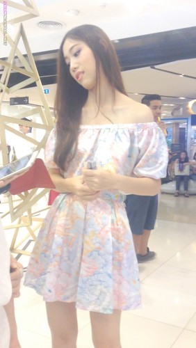Beautiful Hot Sexy Asian Girls Upskirts At The Shopping Mall 1