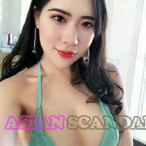 Chinese Singaporean Girlfriend Shows Pink Pussy