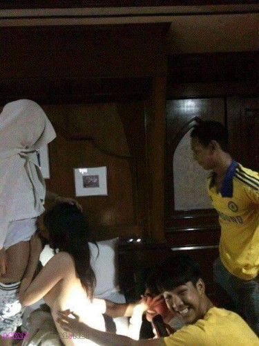 泰国学生在学校的性丑闻（全 4 剪辑）