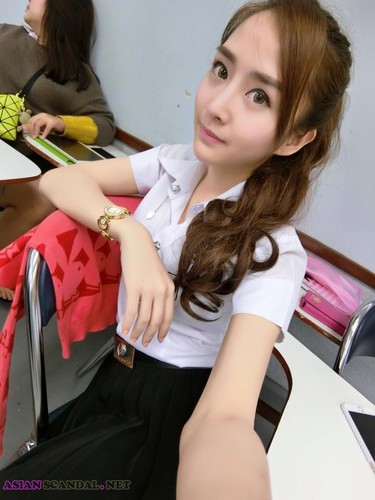 Pretty Thai Schoolgirl Rainy Upskirt