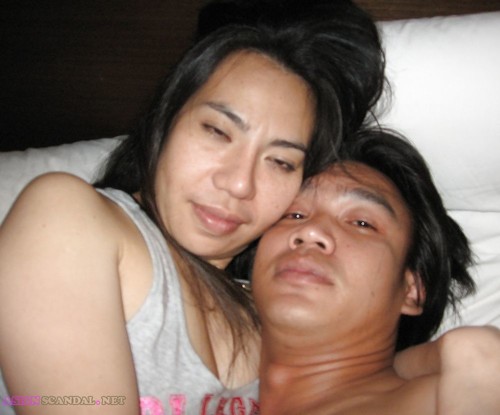 Amateur Thai Couple Posing Nude &amp; Make Love In Hotel Room