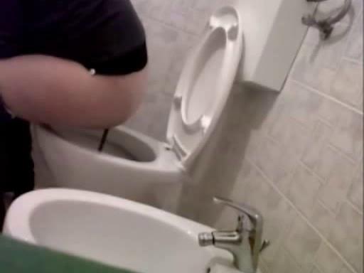 Italian_hidden_pooping__NEW_.avi_snapshot_00.23__2014.03.18_18.59.05_.jpg