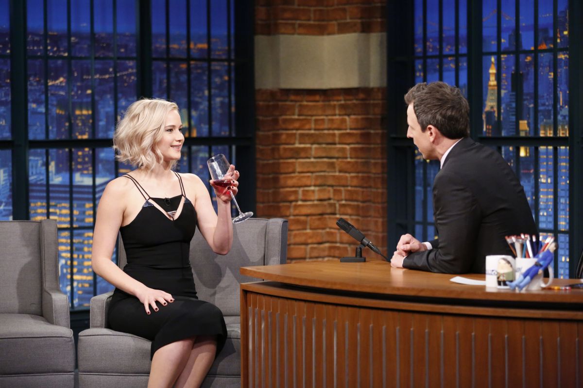 jennifer-lawrence-at-late-night-with-seth-meyers-in-new-york-12-15-2015_3.jpg