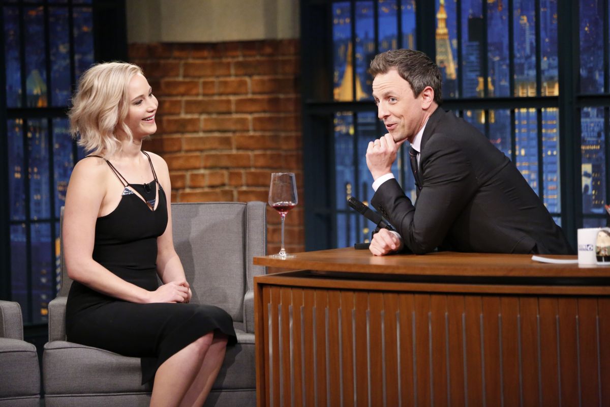 jennifer-lawrence-at-late-night-with-seth-meyers-in-new-york-12-15-2015_16.jpg