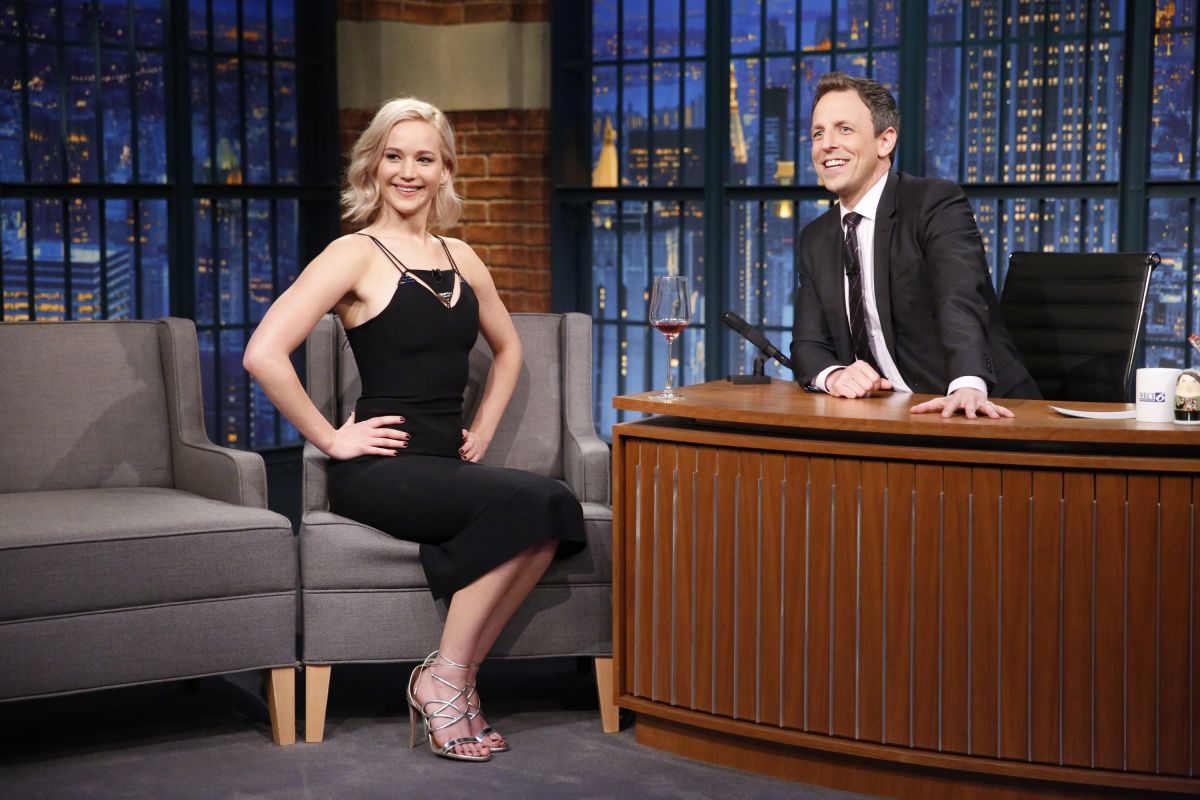 jennifer-lawrence-at-late-night-with-seth-meyers-in-new-york-12-15-2015_12.jpg