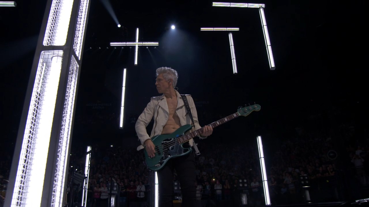 U2.Innocence+Experience Tour.AccorHotels Arena, Paris, France.07.12.2015.HDTV720p.mkv_snapshot_01.49.2.jpg