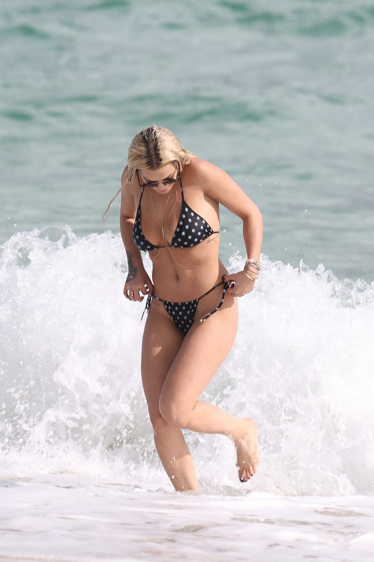 rita-ora-in-polka-dot-bikini-at-a-beach-in-miami-12-30-2015_10.jpg