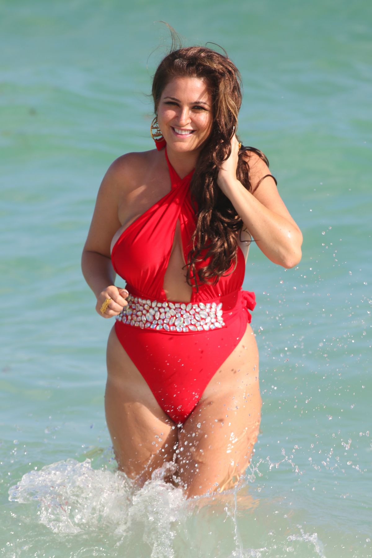 josie-goldberg-in-swimsuit-at-a-beach-in-miami-12-31-2015_13.jpg
