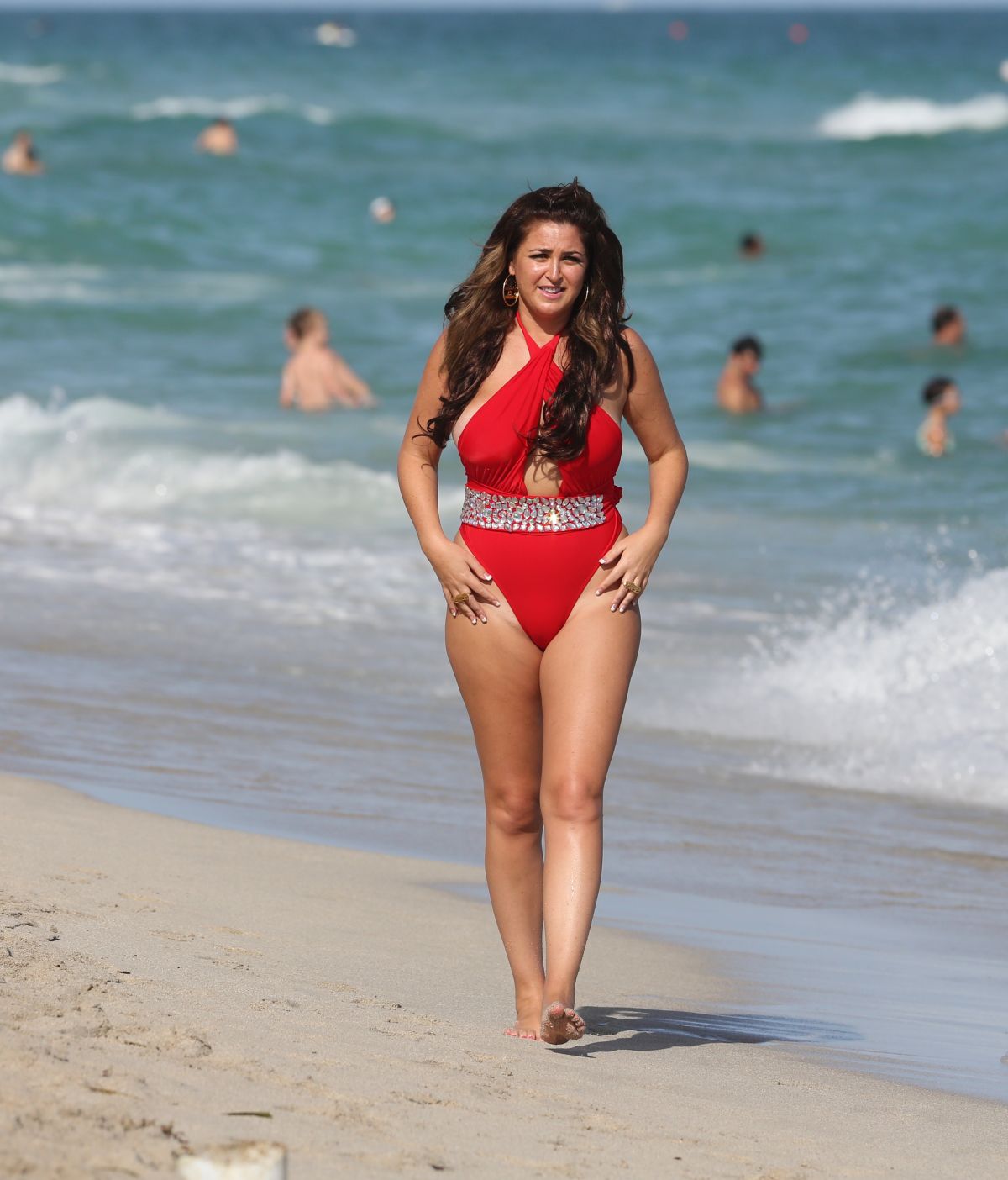 josie-goldberg-in-swimsuit-at-a-beach-in-miami-12-31-2015_7.jpg