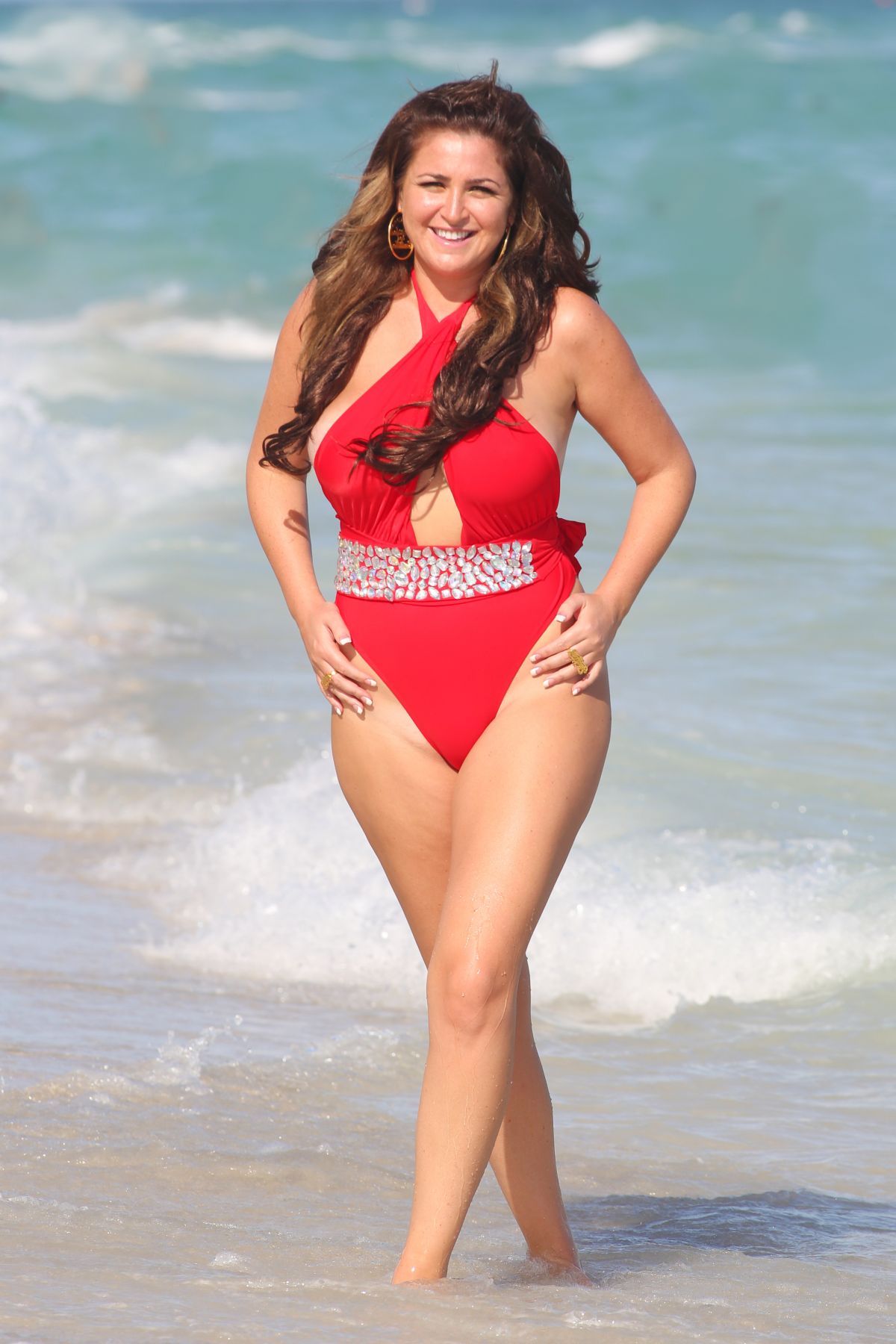 josie-goldberg-in-swimsuit-at-a-beach-in-miami-12-31-2015_11.jpg