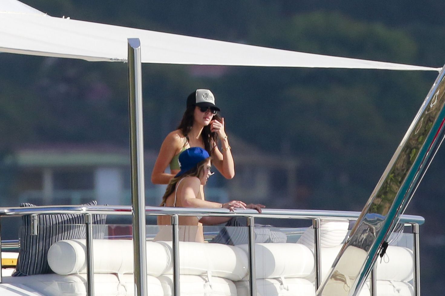 Kendall-Jenner-Bikini-Candids-in-St-Barts-5.jpg