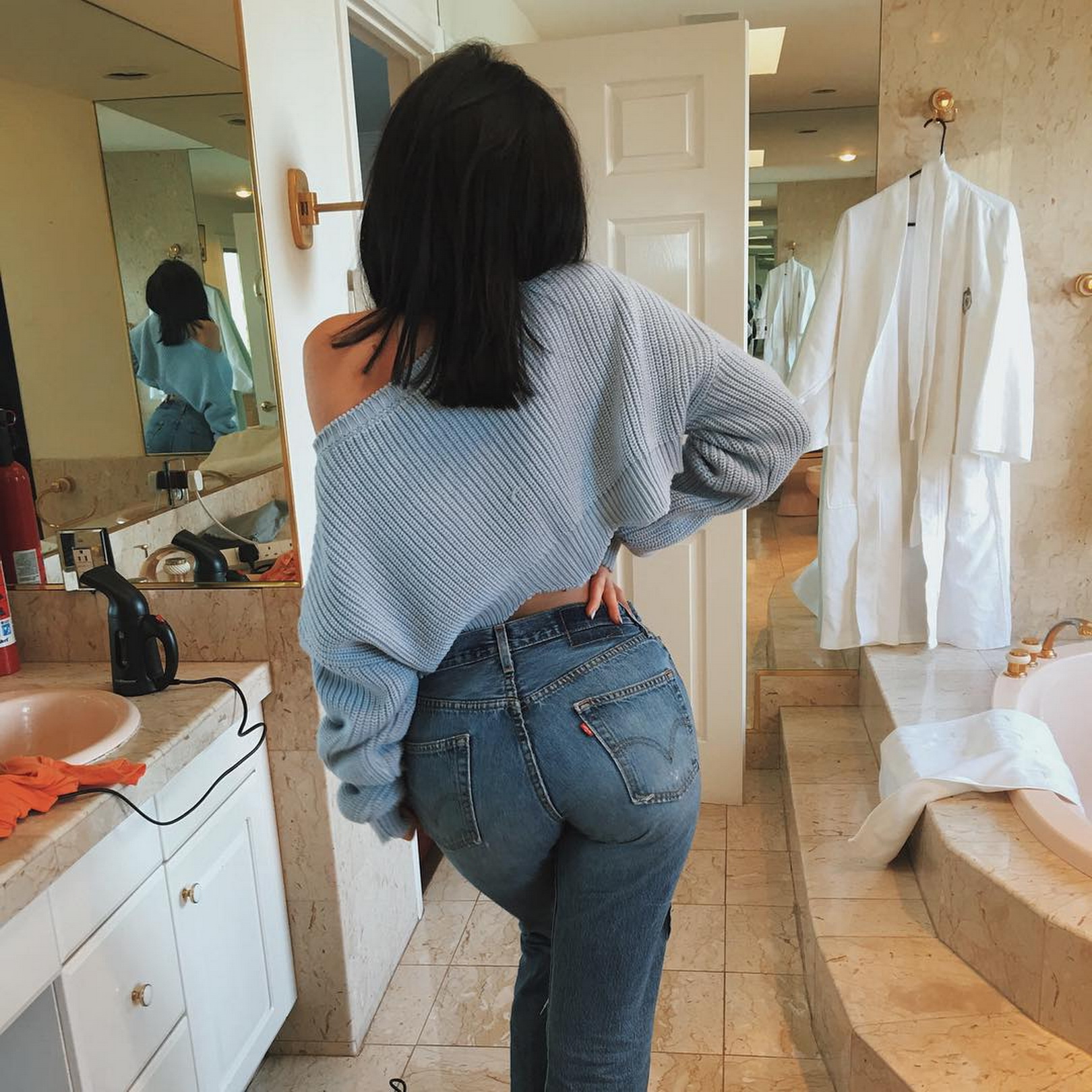 Kylie Jenner show hot ass on mirror selfies Instagram 3x HQ 5.jpg