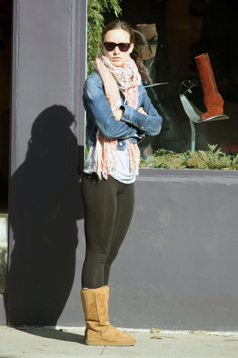 Olivia Wilde in leggings (5).jpg