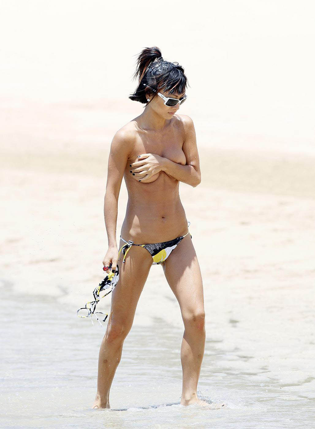 bai-ling-topless-in-on-the-beach-in-hawaii-5.jpg