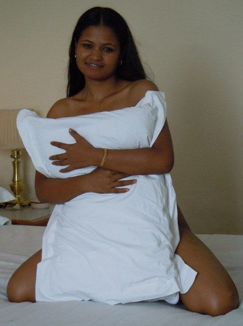 Tamil Nude Desi Girl Pics (6).jpg
