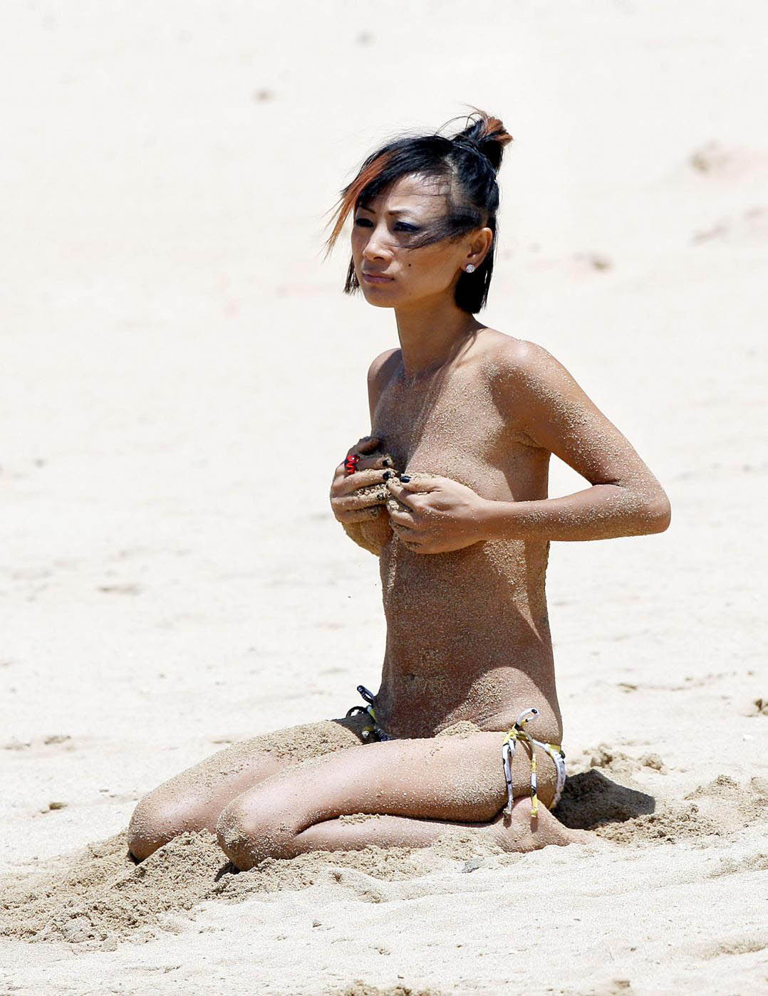 bai-ling-topless-in-on-the-beach-in-hawaii-2.jpg