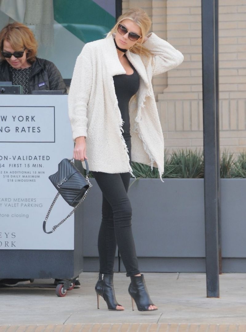 charlotte-mckinney-out-and-about-in-beverly-hills-01-27-2016_9.jpg