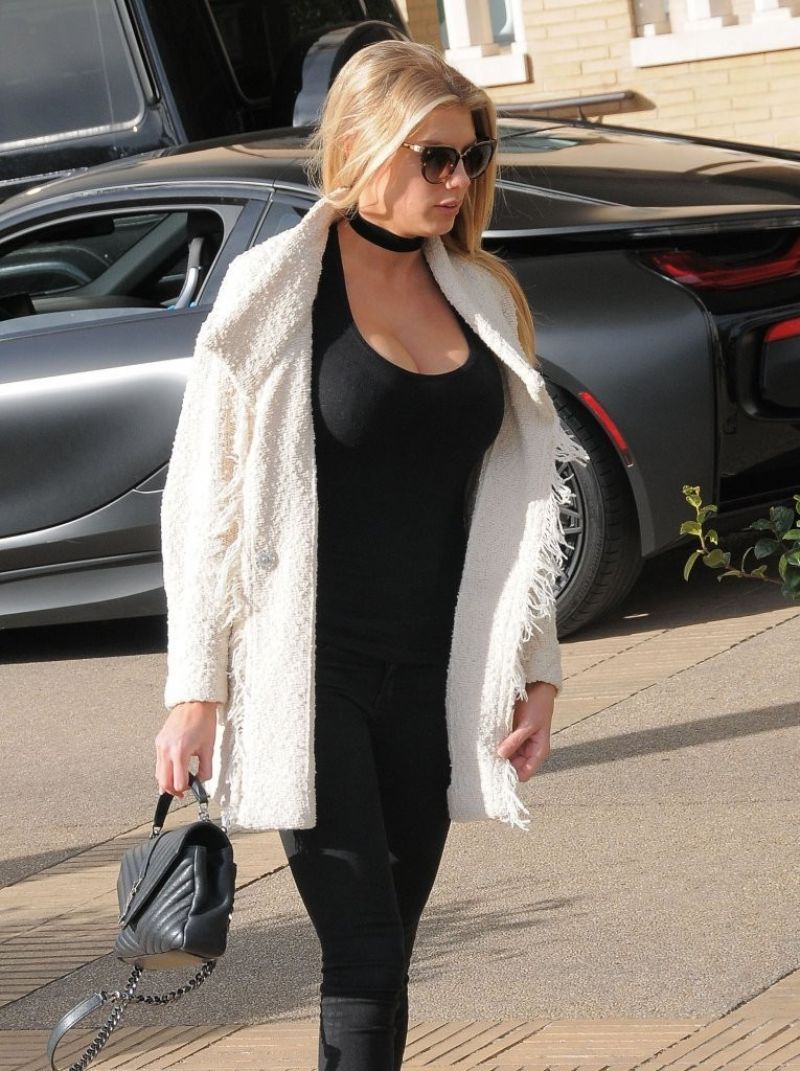 charlotte-mckinney-out-and-about-in-beverly-hills-01-27-2016_3.jpg