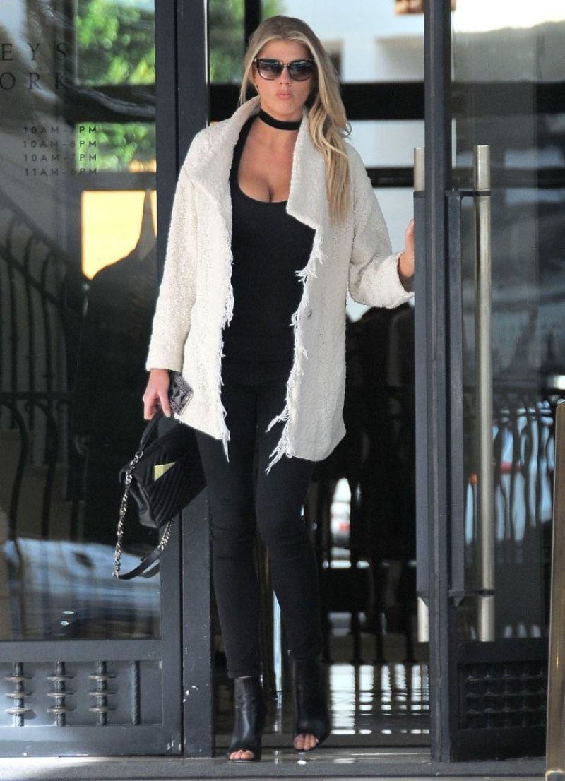 charlotte-mckinney-out-and-about-in-beverly-hills-01-27-2016_12.jpg