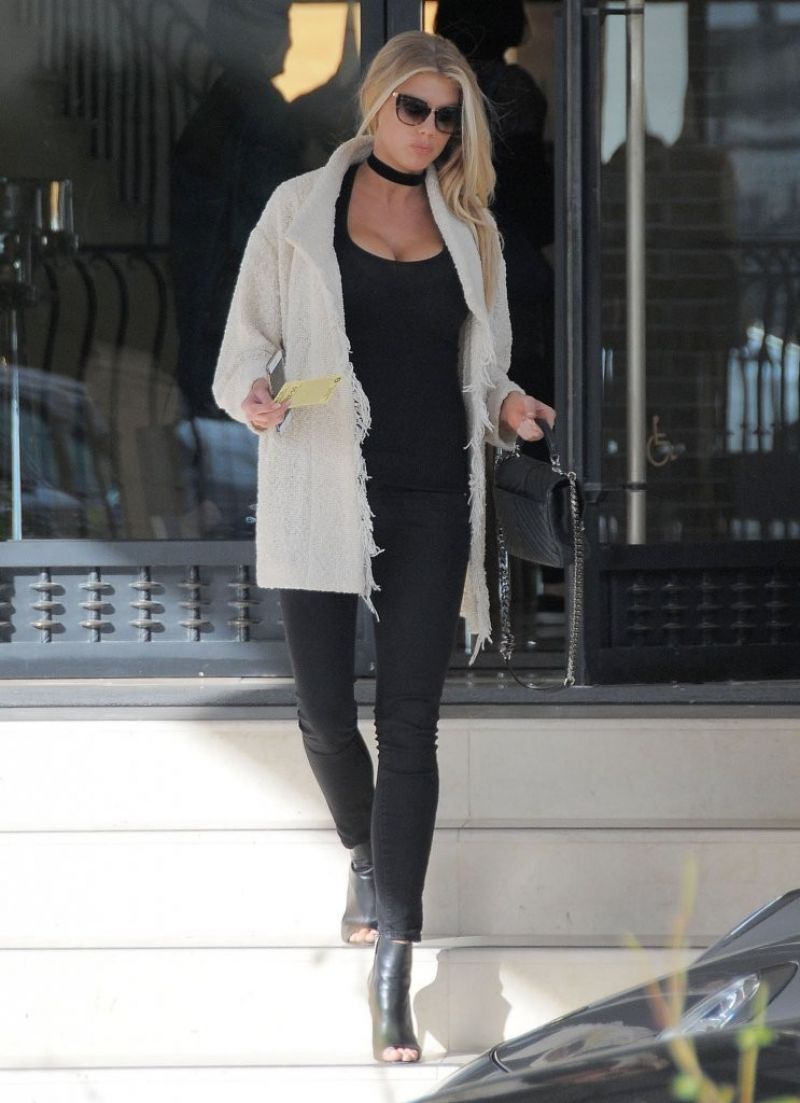 charlotte-mckinney-out-and-about-in-beverly-hills-01-27-2016_16.jpg