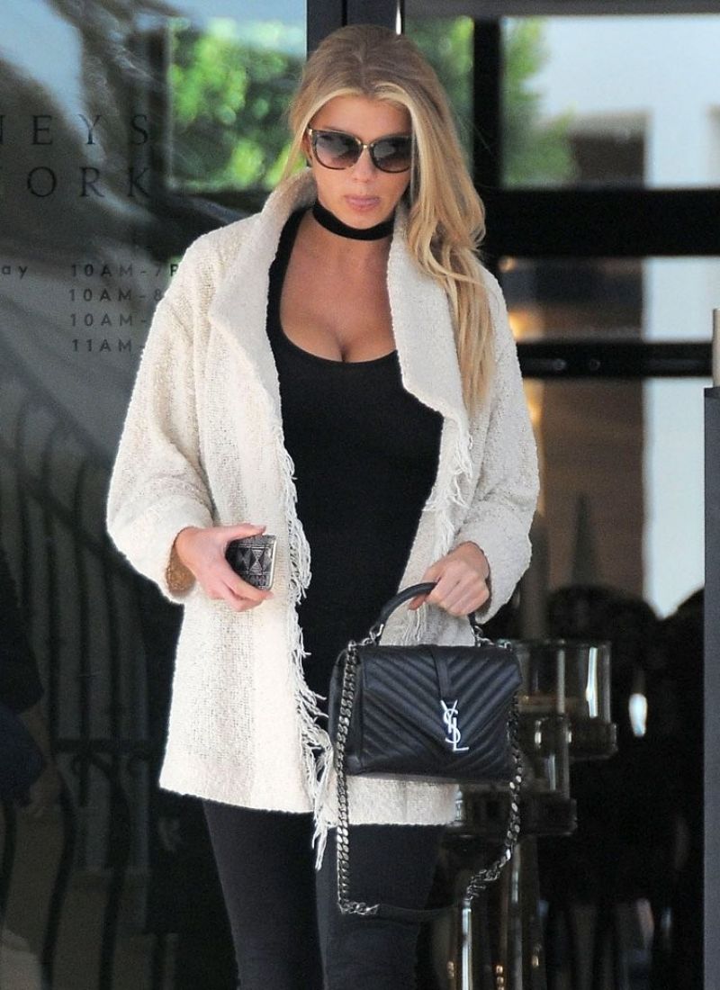 charlotte-mckinney-out-and-about-in-beverly-hills-01-27-2016_15.jpg