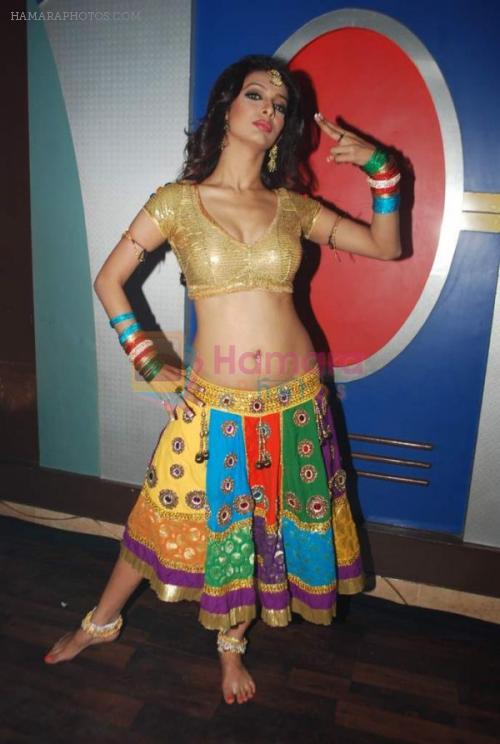 hpse_normal__1763125117_Heena Panchal at Saroj Khan choreograph_s song for Babuji Ek Ticket Bambai in Dahisar, Mumbai on 9th Jan 2014 (84)_52cfea86df842.JPG