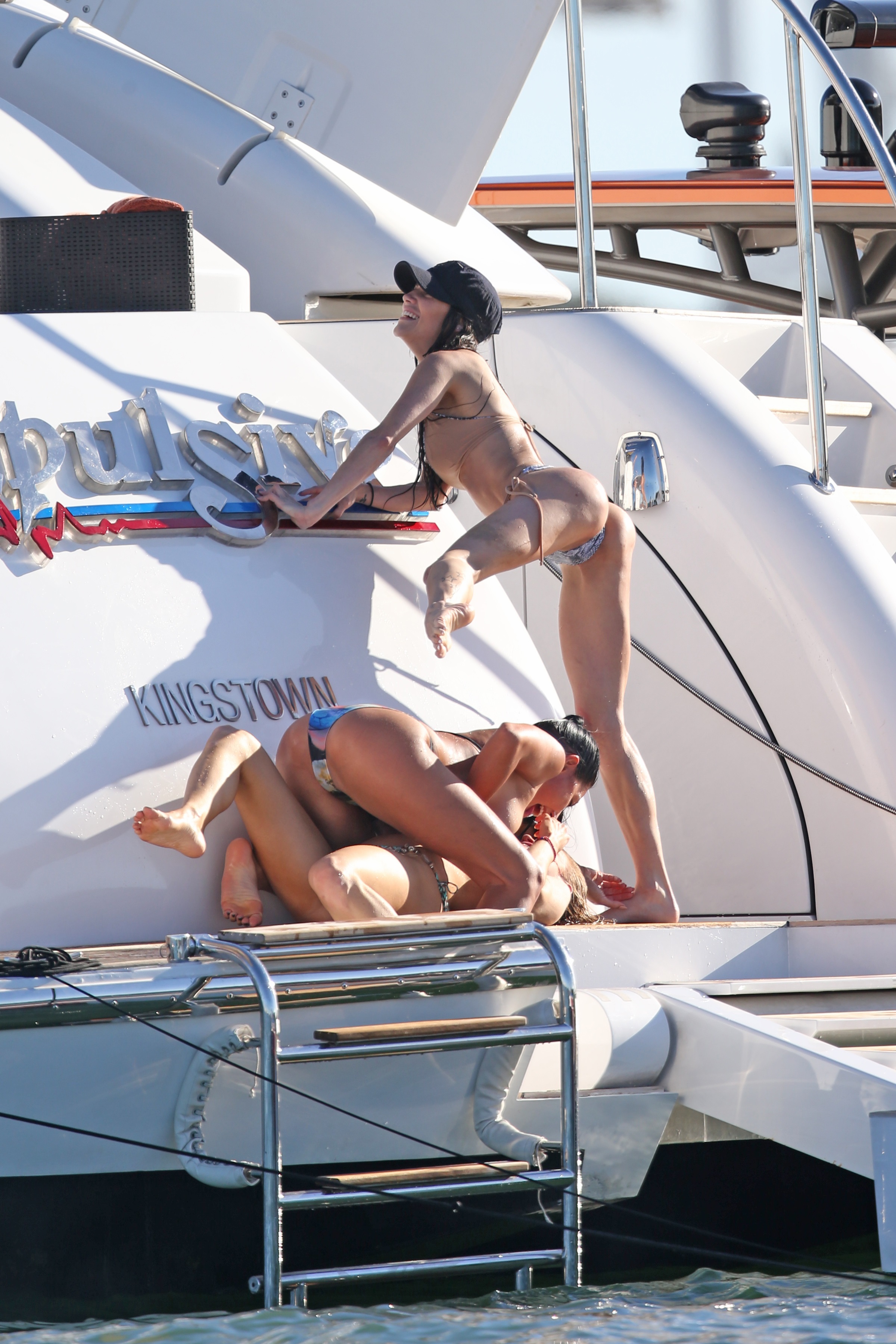 joanna-krupa-topless-on-a-yacht-in-miami-31.jpg