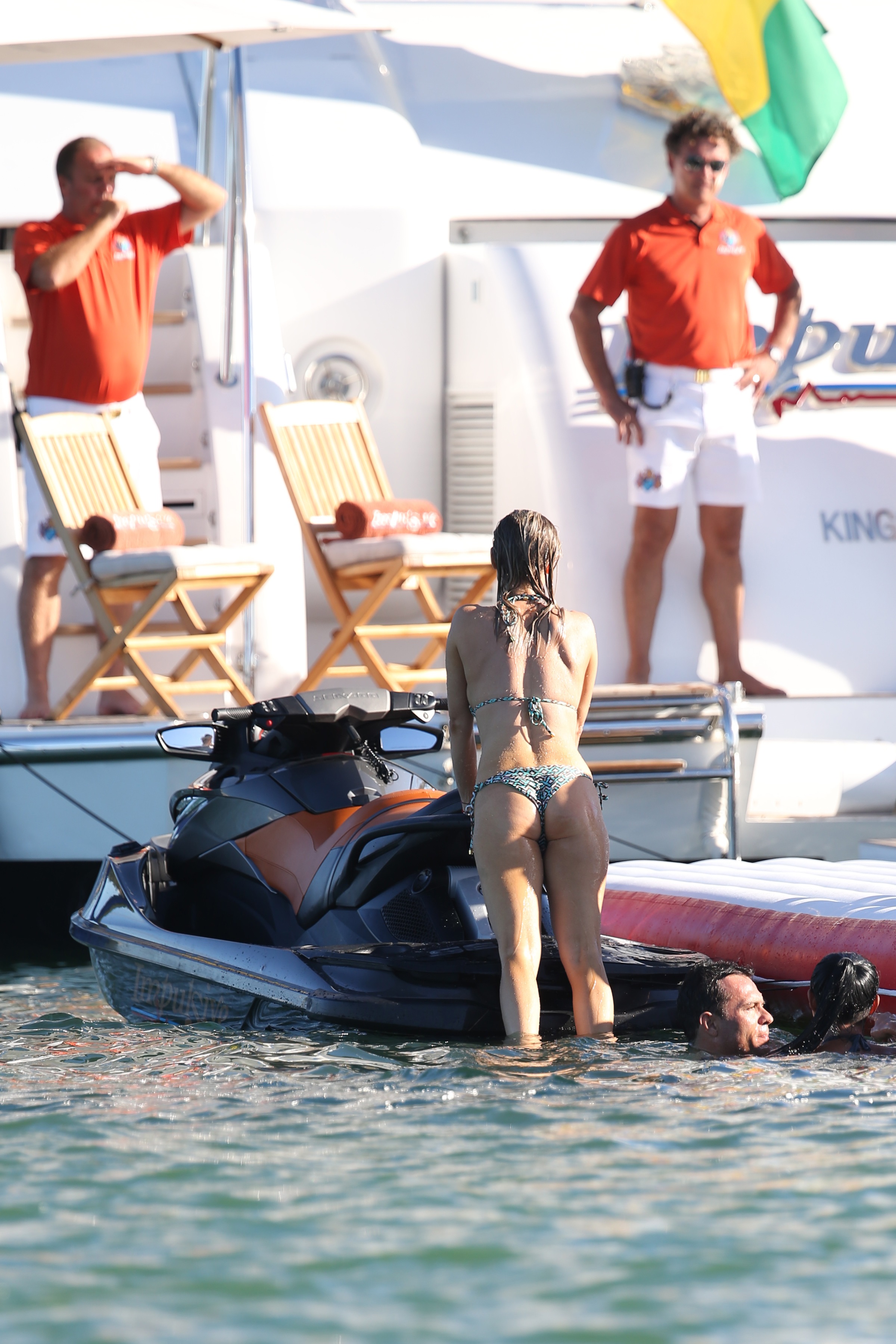 joanna-krupa-topless-on-a-yacht-in-miami-19.jpg