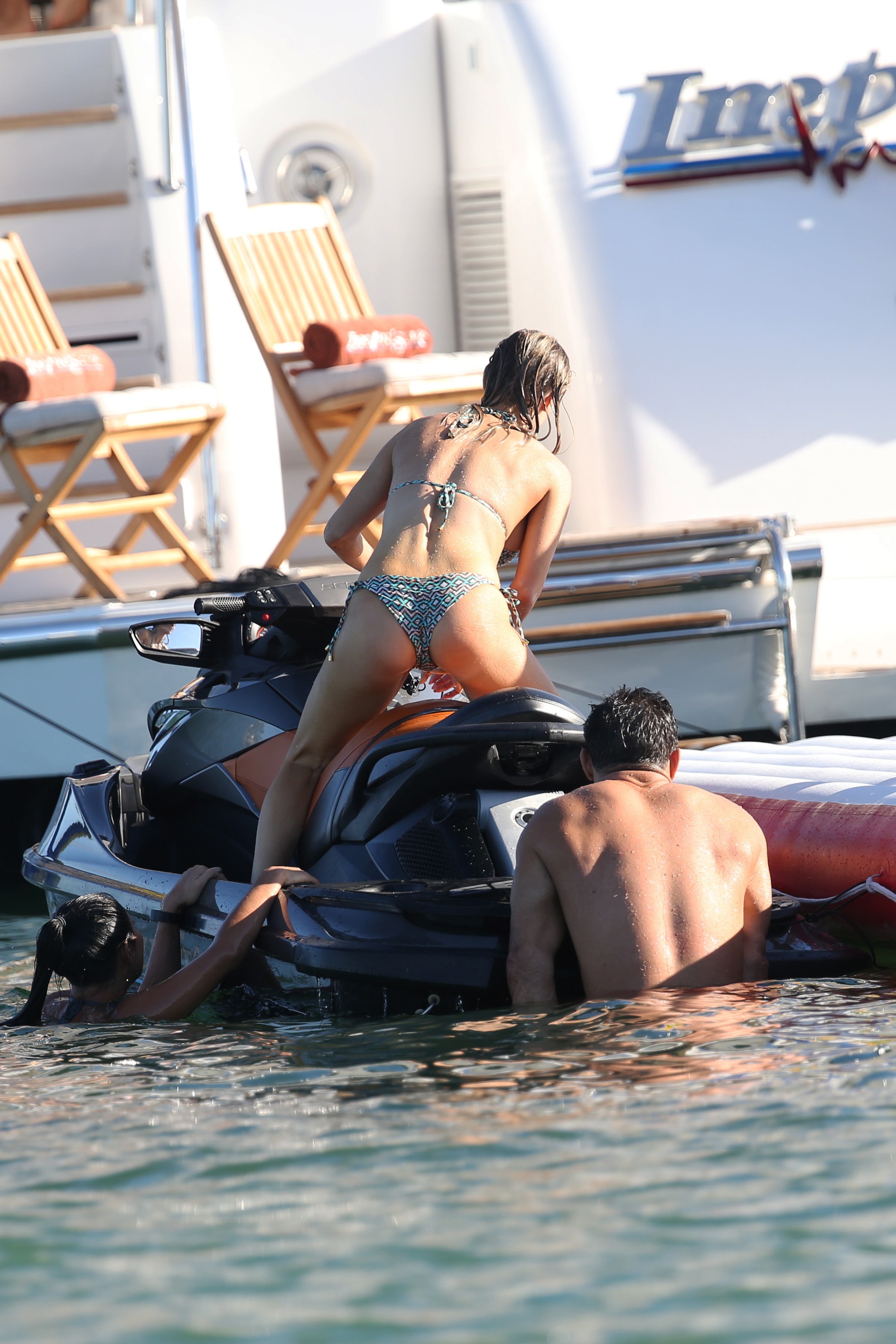 joanna-krupa-topless-on-a-yacht-in-miami-21.jpg
