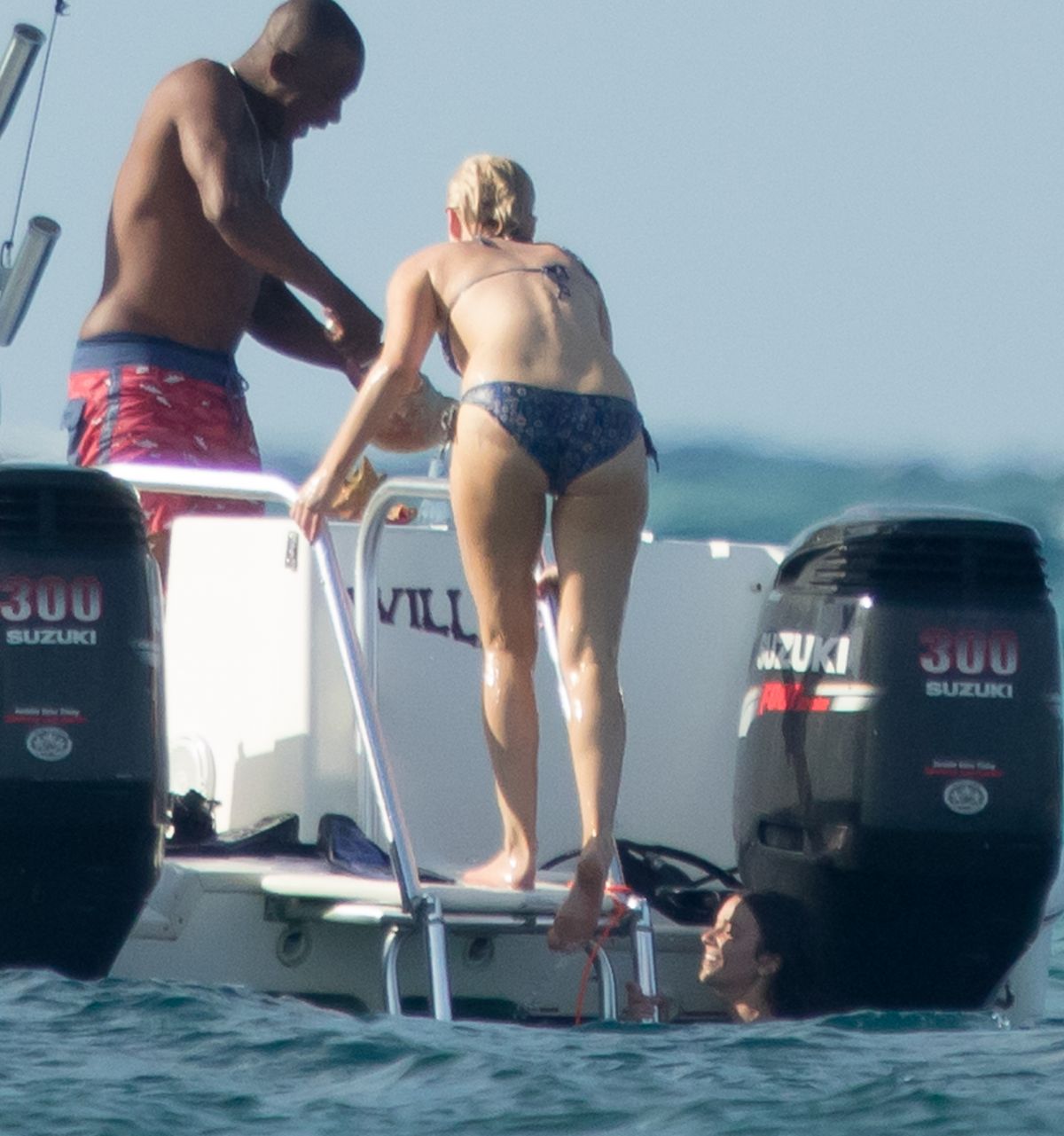 jennifer-lawrence-in-bikini-on-the-boat-in-caribbean-03-04-2016_31.jpg