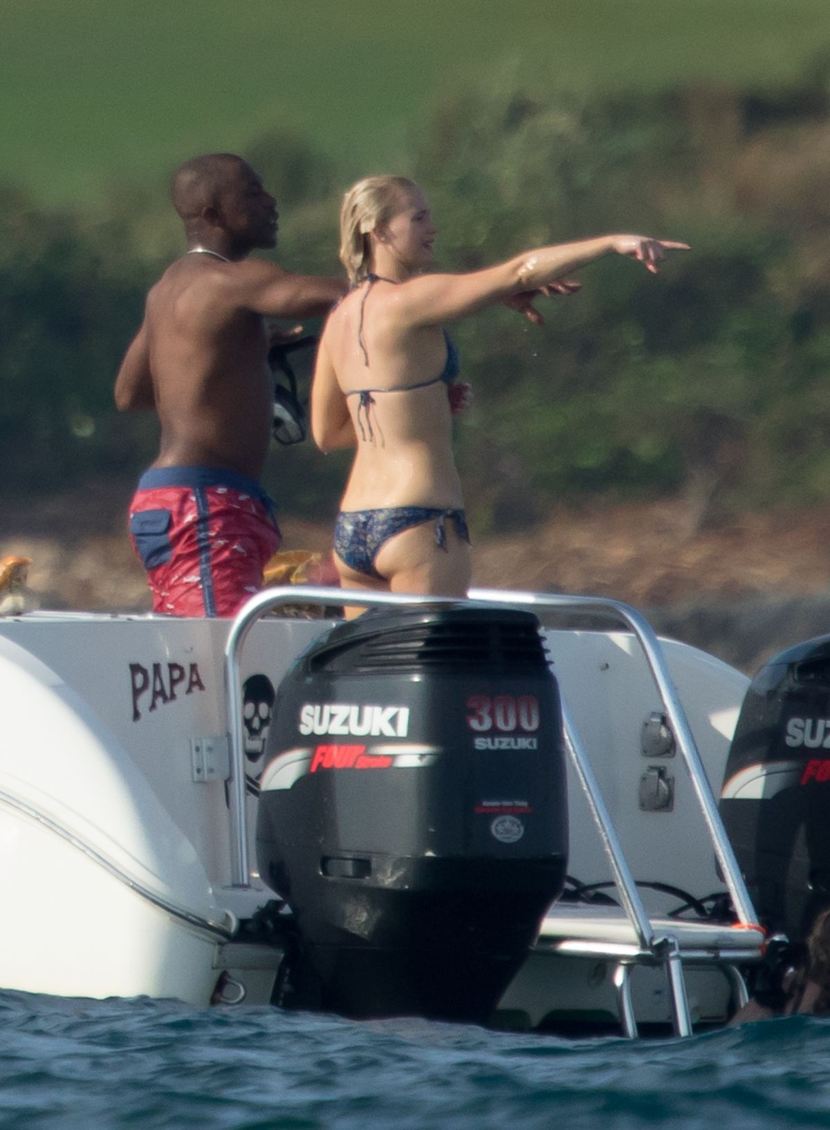 jennifer-lawrence-in-bikini-on-the-boat-in-caribbean-03-04-2016_36.jpg