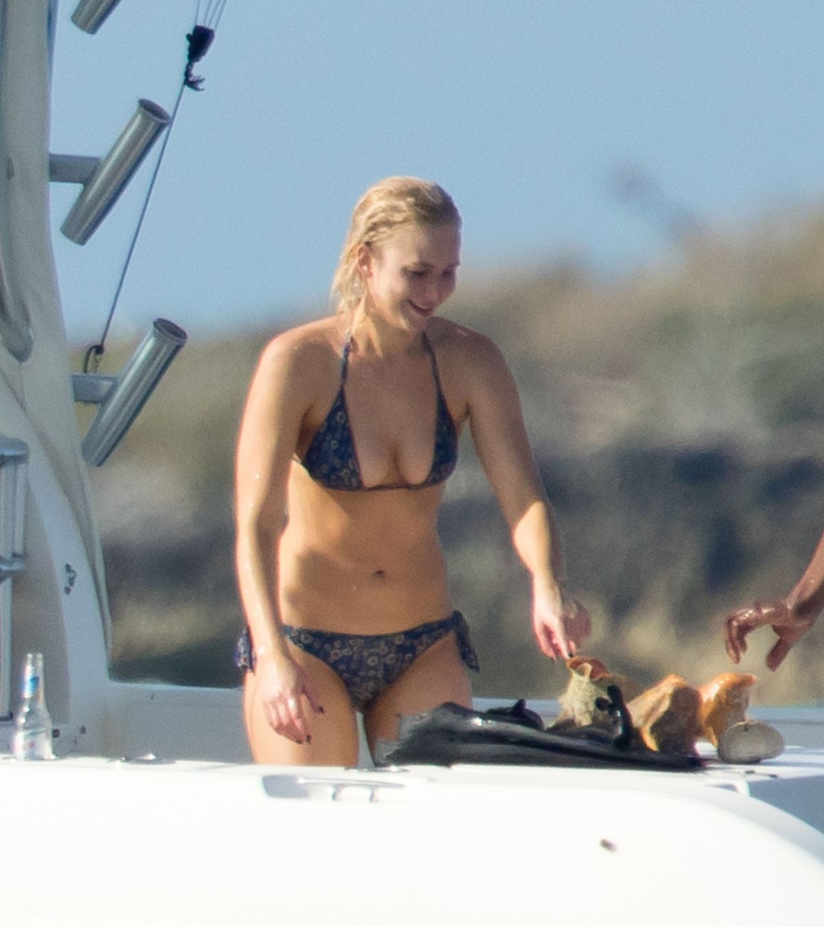 jennifer-lawrence-in-bikini-on-the-boat-in-caribbean-03-04-2016_10.jpg