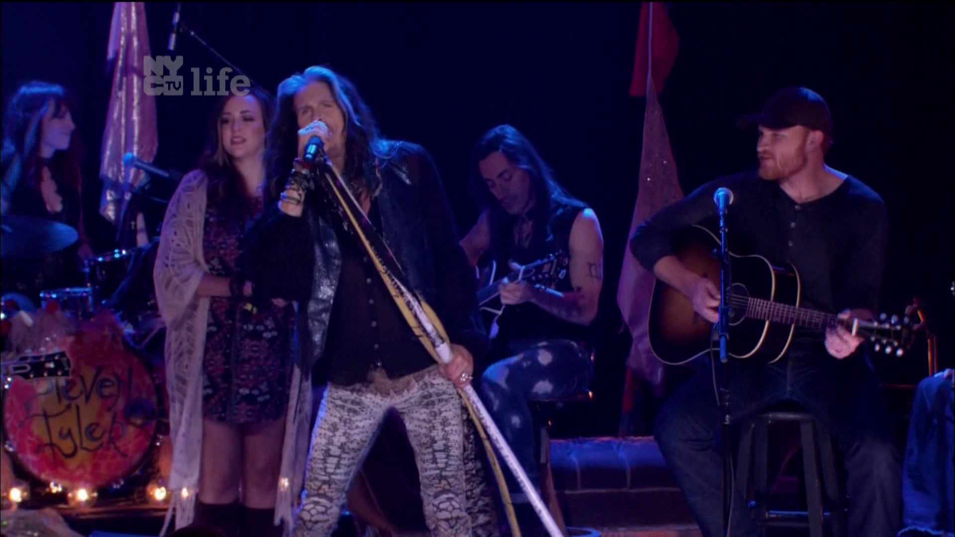 Steven Tyler - Front And Center 2015.mkv_20160314_121405.015.png