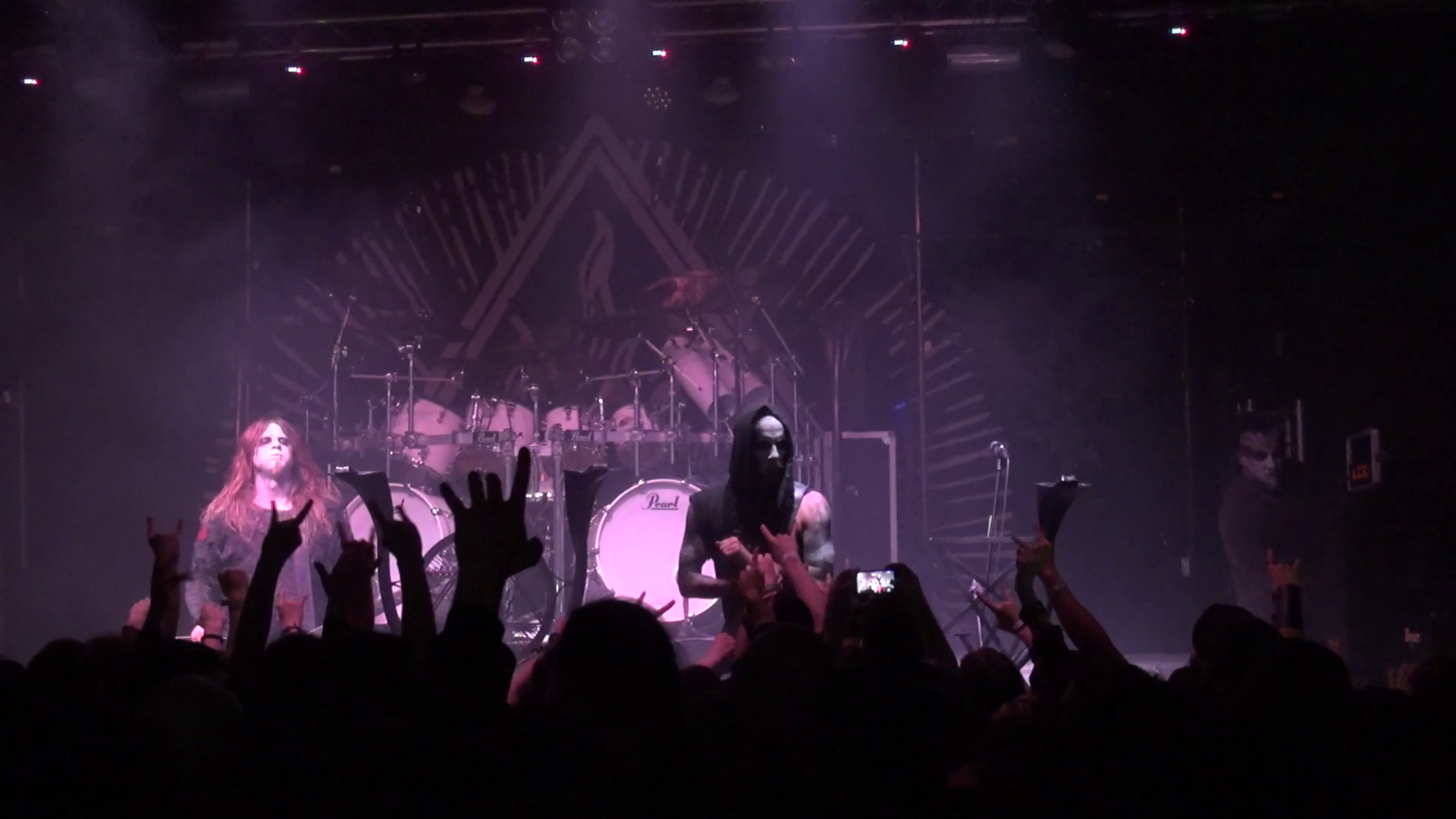 Behemoth-Live.In.Club.Colectiv.21-04-2015.mkv_20160325_203850.980.png