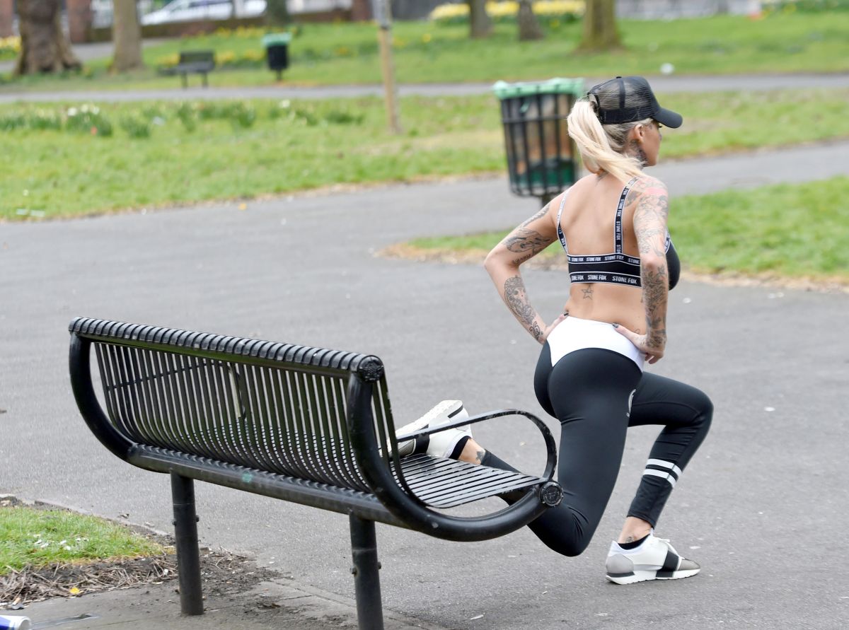 jemma-lucy-working-out-at-a-park-in-manchester-03-28-2016_14.jpg