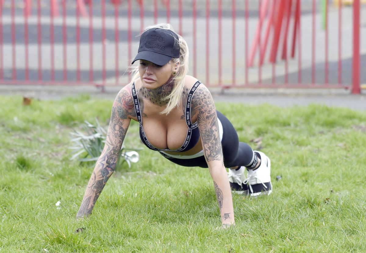 jemma-lucy-working-out-at-a-park-in-manchester-03-28-2016_13.jpg