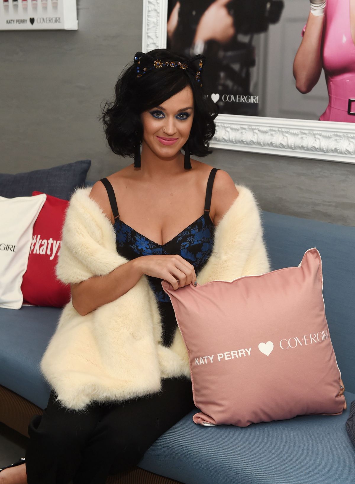 katy-perry-at-covergirl-katy-kat-matte-launch-in-new-york-05-01-2016_10.jpg