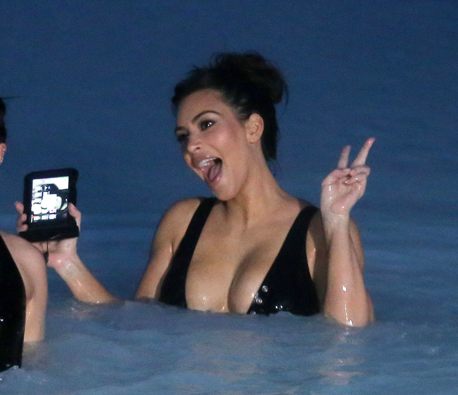 kim-kardashian-big-cleavage-in-swimsuit-in-iceland-03.jpg