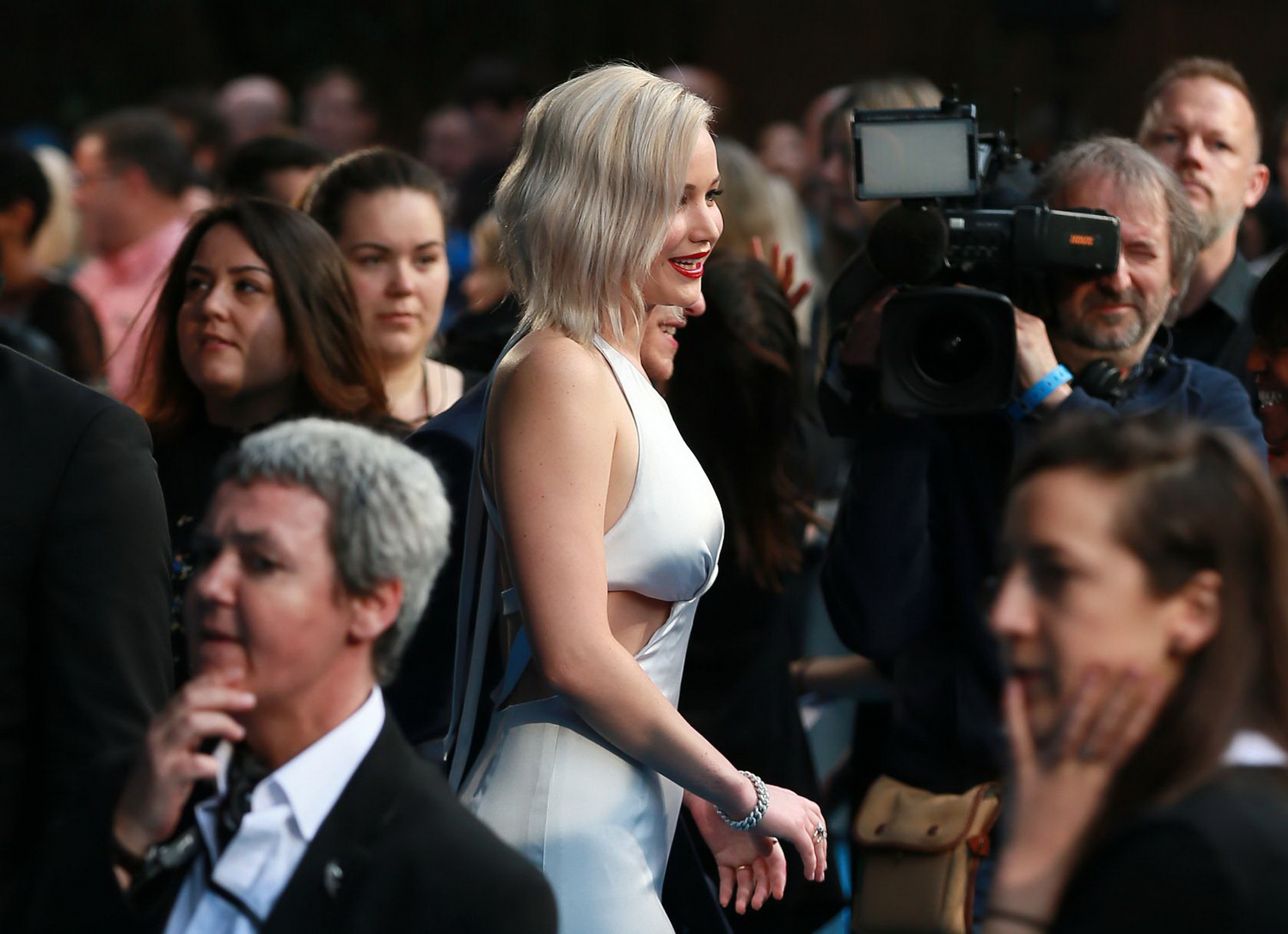 Jennifer Lawrence cleavage X-Men Apocalypse screening 39x HQ photos 12.jpg