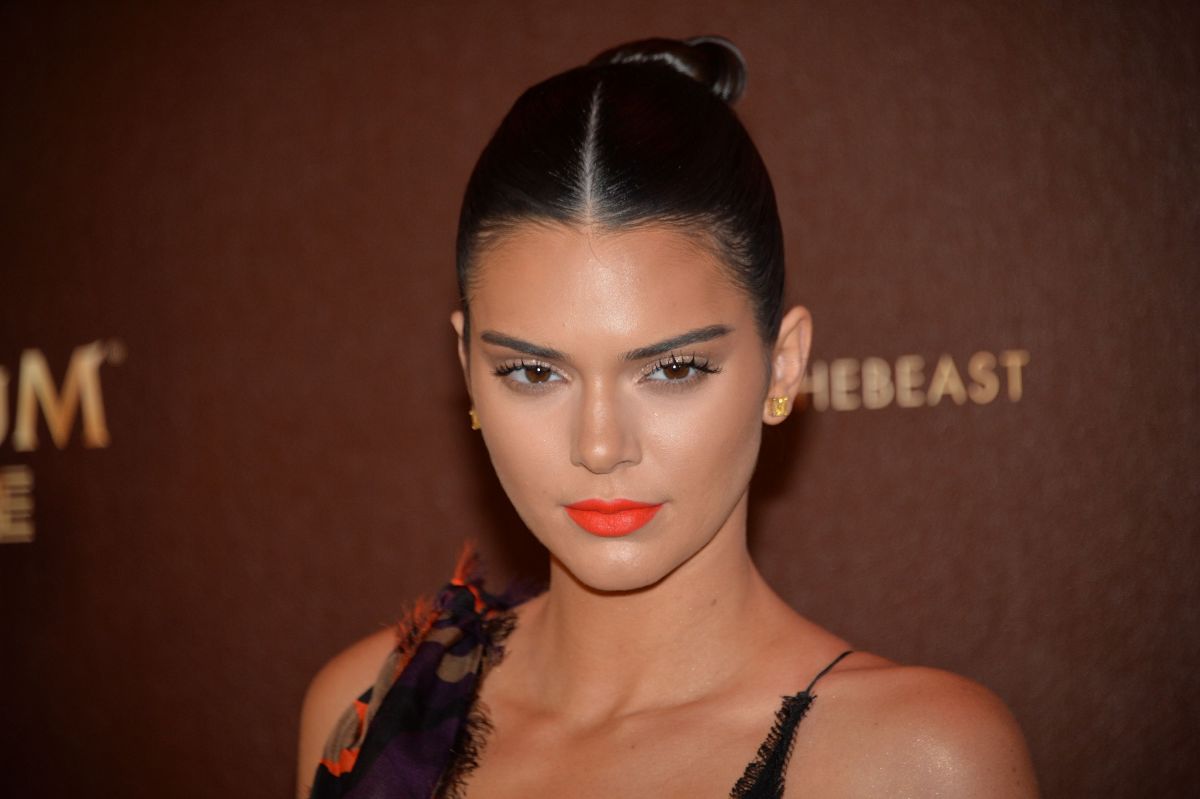 kendall-jenner-at-magnum-party-in-cannes-05-12-2016_20.jpg