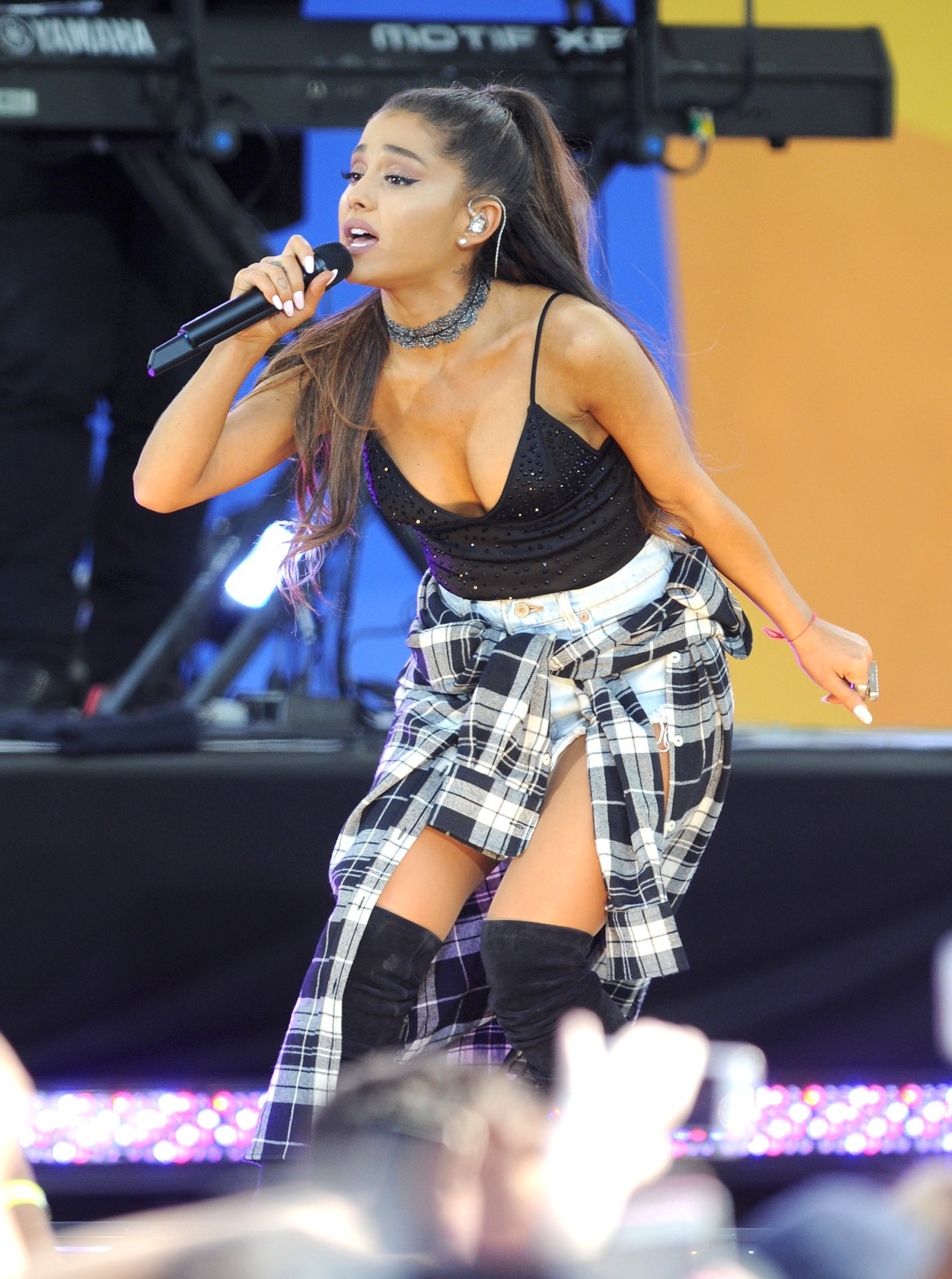 Ariana-Grande-23.jpg